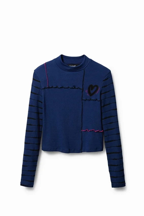 Arty geripptes T-Shirt mit Volants Arty geripptes T-Shirt mit Volants