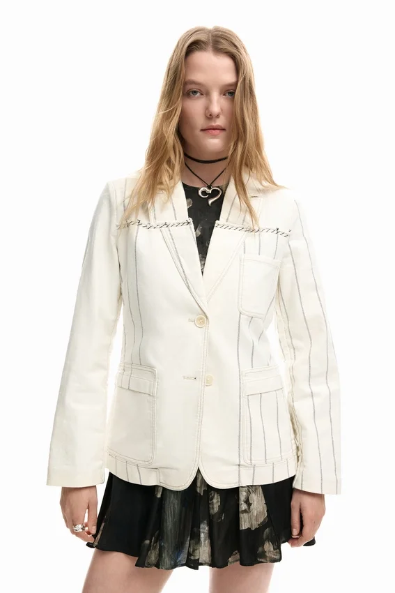 Asymmetrischer gestreifter Blazer Asymmetrischer gestreifter Blazer