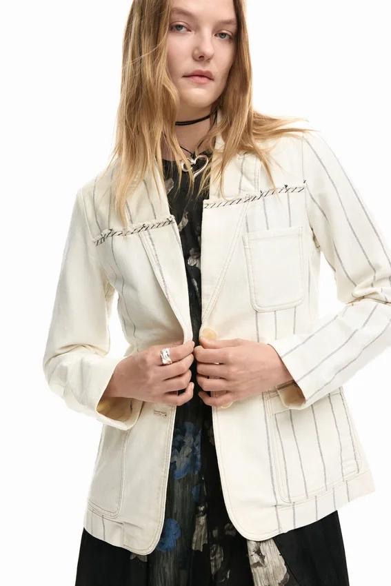 Asymmetrischer gestreifter Blazer Asymmetrischer gestreifter Blazer