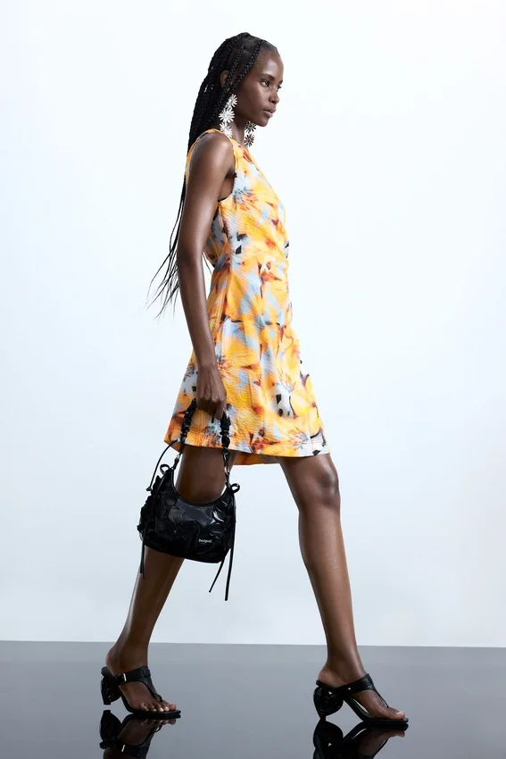 Asymmetrisches Blumenkleid Asymmetrisches Blumenkleid