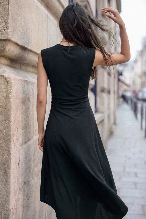 Asymmetrisches Blumenkleid Asymmetrisches Blumenkleid