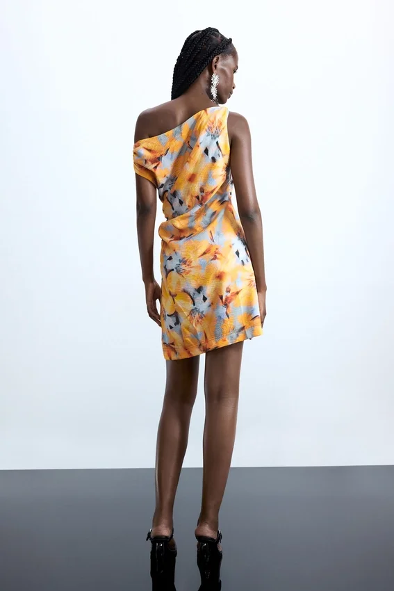 Asymmetrisches Blumenkleid Asymmetrisches Blumenkleid