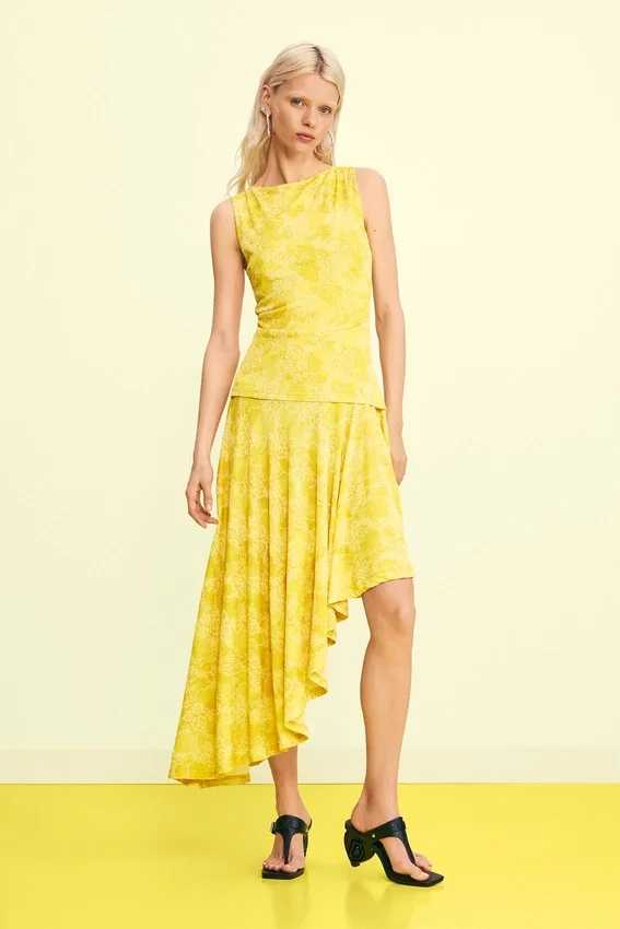Asymmetrisches Kleid mit Print Asymmetrisches Kleid mit Print