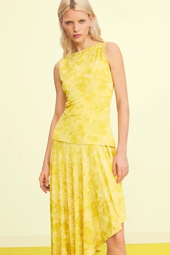 Asymmetrisches Kleid mit Print Asymmetrisches Kleid mit Print