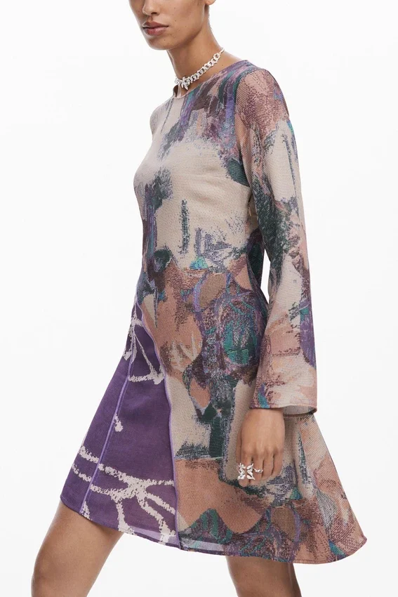 Asymmetrisches Kleid mit Print Asymmetrisches Kleid mit Print