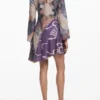 Asymmetrisches Kleid mit Print Asymmetrisches Kleid mit Print