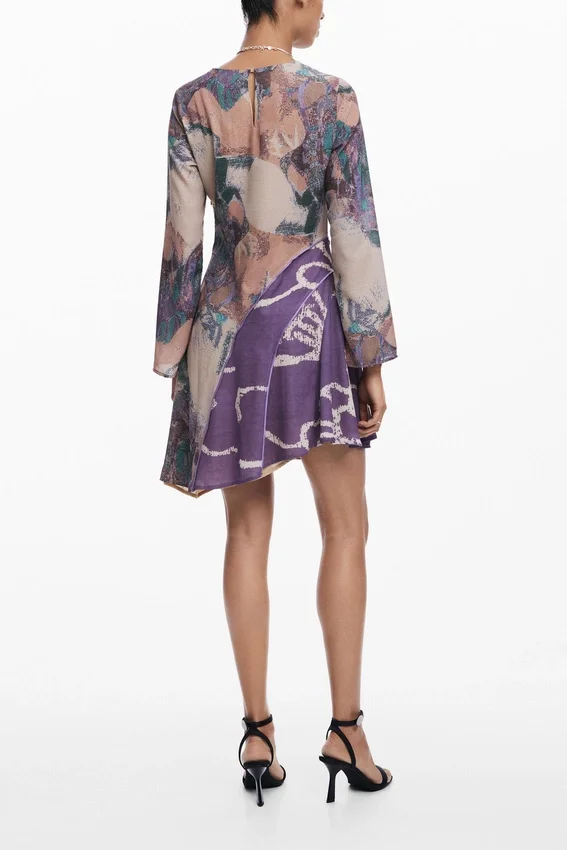 Asymmetrisches Kleid mit Print Asymmetrisches Kleid mit Print