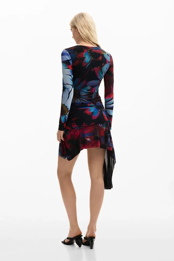 Asymmetrisches Kleid mit Print Asymmetrisches Kleid mit Print