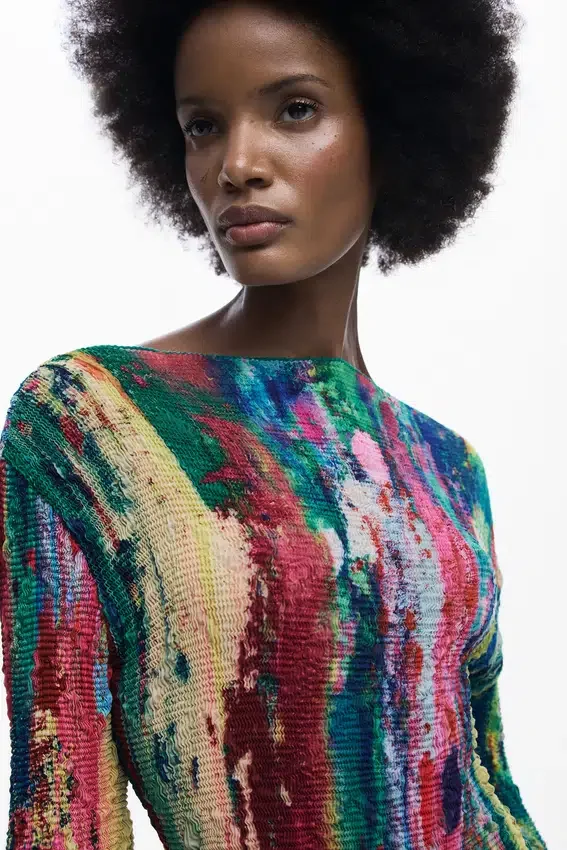 Asymmetrisches Kleid mit Rüschen Asymmetrisches Kleid mit Rüschen