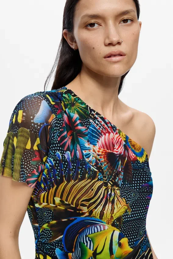 Asymmetrisches Lacorix-T-Shirt Asymmetrisches Lacorix-T-Shirt