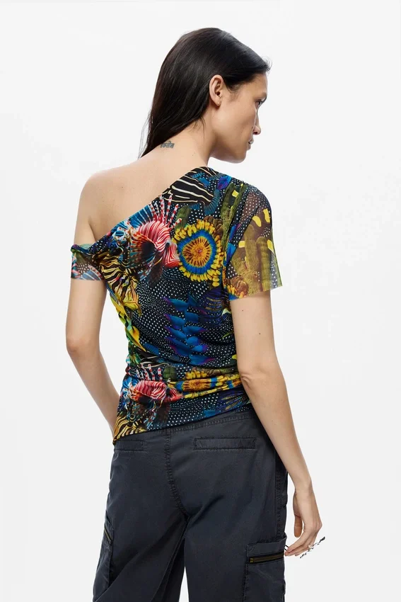 Asymmetrisches Lacorix-T-Shirt Asymmetrisches Lacorix-T-Shirt