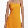 Asymmetrisches Midi-Kleid mit Lagenlook Asymmetrisches Midi-Kleid mit Lagenlook
