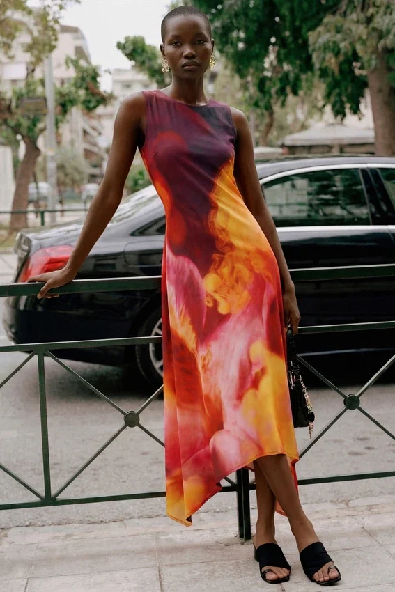 Asymmetrisches, ärmelloses Kleid Asymmetrisches, ärmelloses Kleid