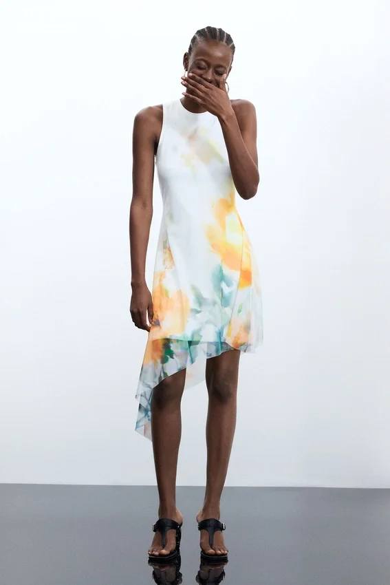 Asymmetrisches, ärmelloses Kleid Asymmetrisches, ärmelloses Kleid