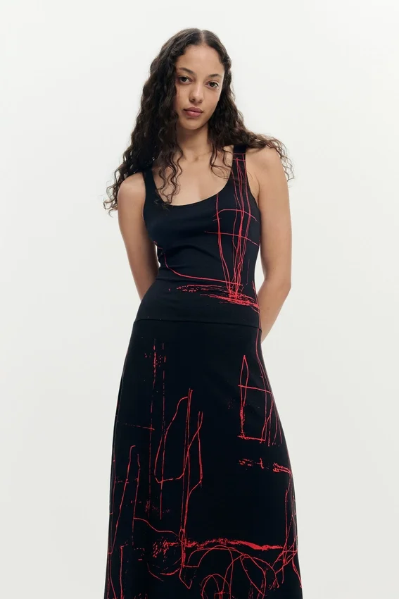 Asymmetrisches, ärmelloses Kleid Asymmetrisches, ärmelloses Kleid