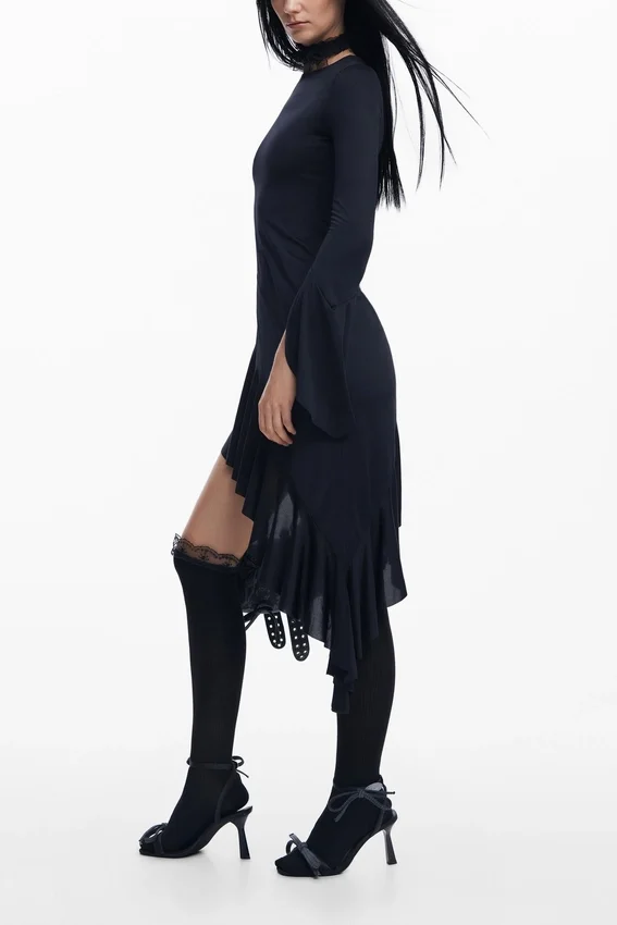 Asymmetrisches schwarzes Kleid von María Escote Asymmetrisches schwarzes Kleid von María Escote
