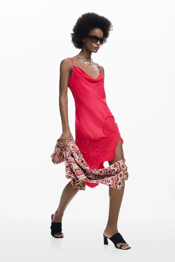 Asymmetrisches Slip-Kleid Asymmetrisches Slip-Kleid