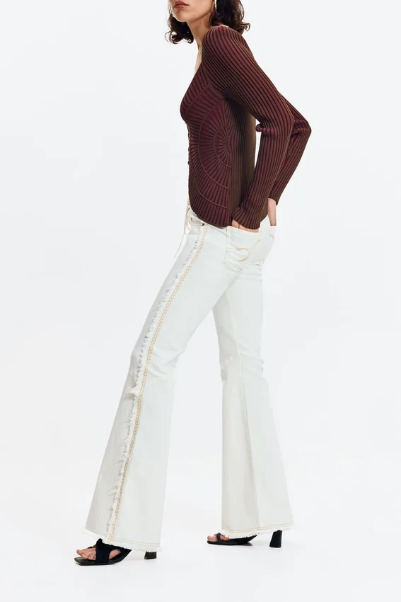 Ausgefranste Flare-Jeans Ausgefranste Flare-Jeans