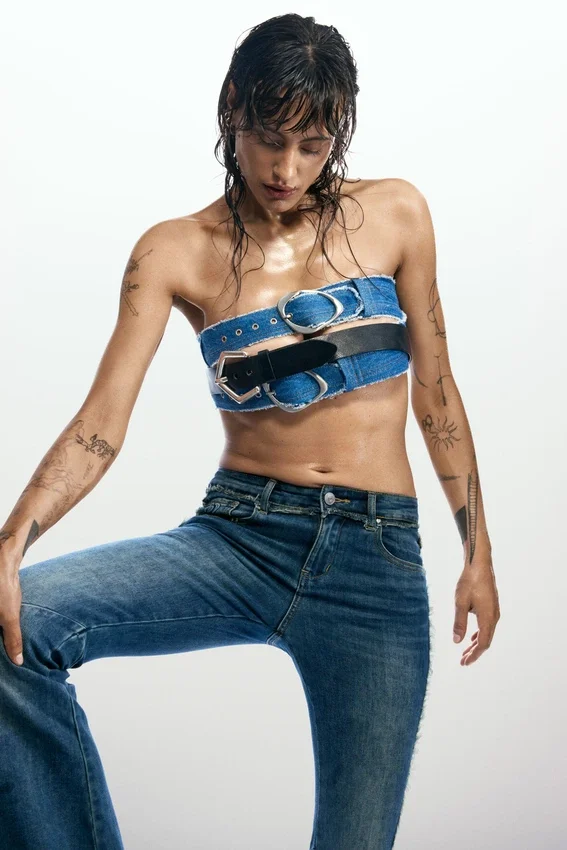 Ausgefranste Flare-Jeans Ausgefranste Flare-Jeans