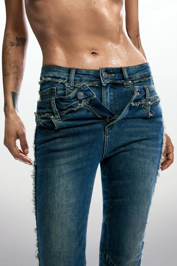 Ausgefranste Flare-Jeans Ausgefranste Flare-Jeans