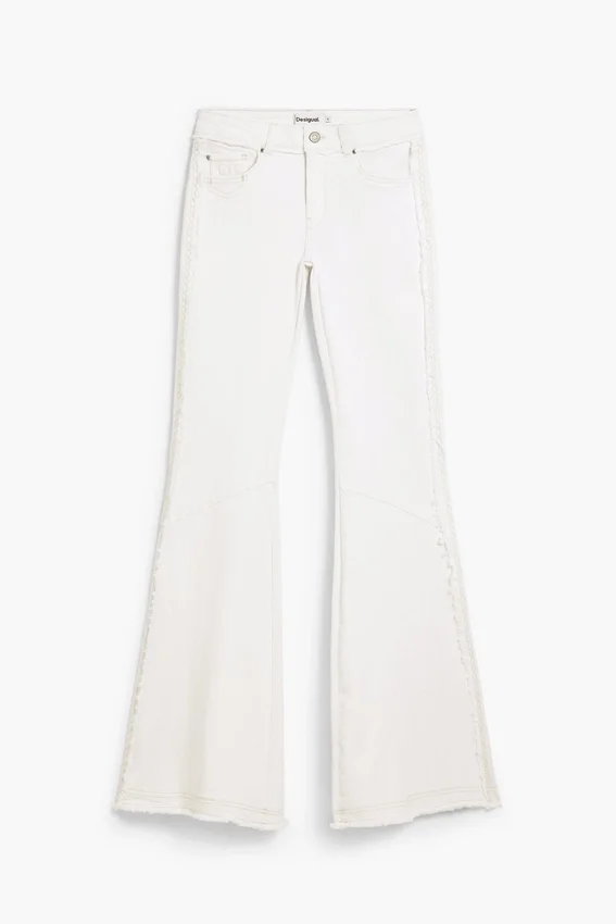 Ausgefranste Flare-Jeans Ausgefranste Flare-Jeans