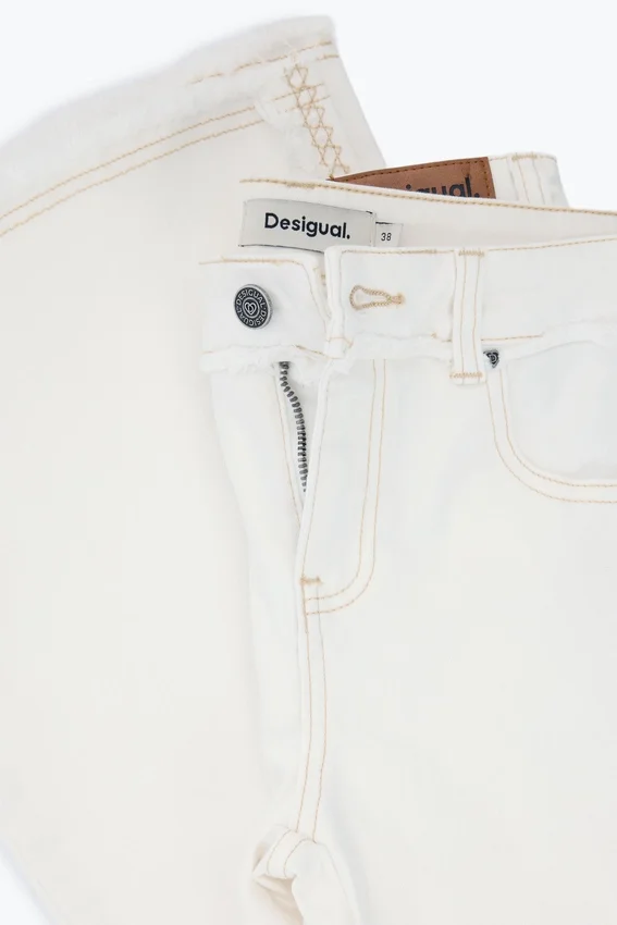 Ausgefranste Flare-Jeans Ausgefranste Flare-Jeans