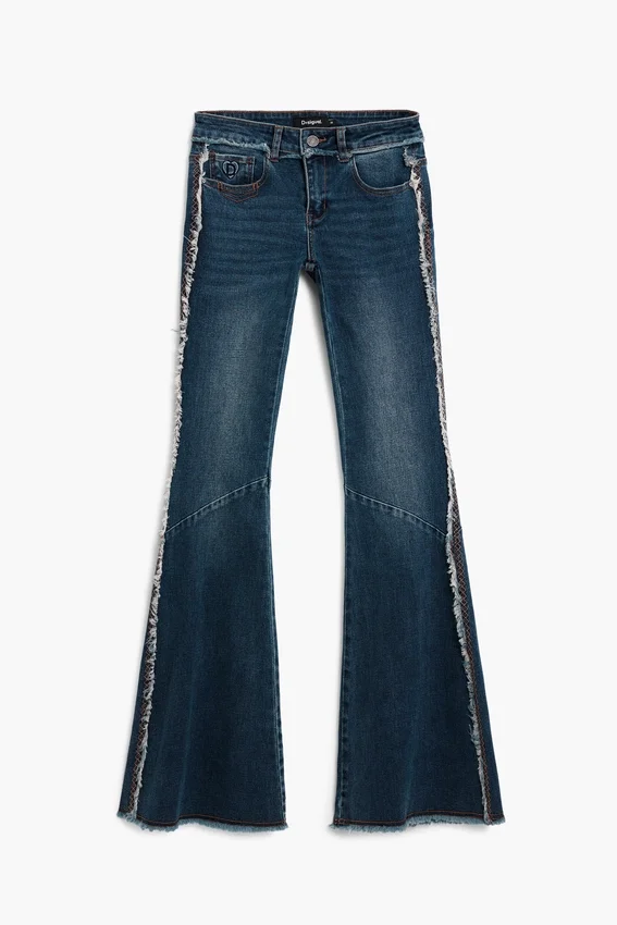 Ausgefranste Flare-Jeans Ausgefranste Flare-Jeans