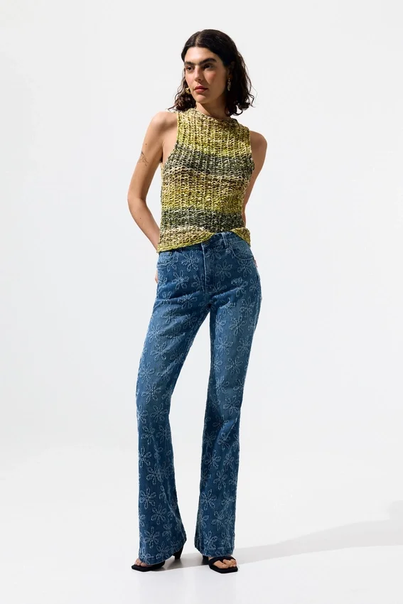 Ausgestellte Jeans-Hose Ausgestellte Jeans-Hose