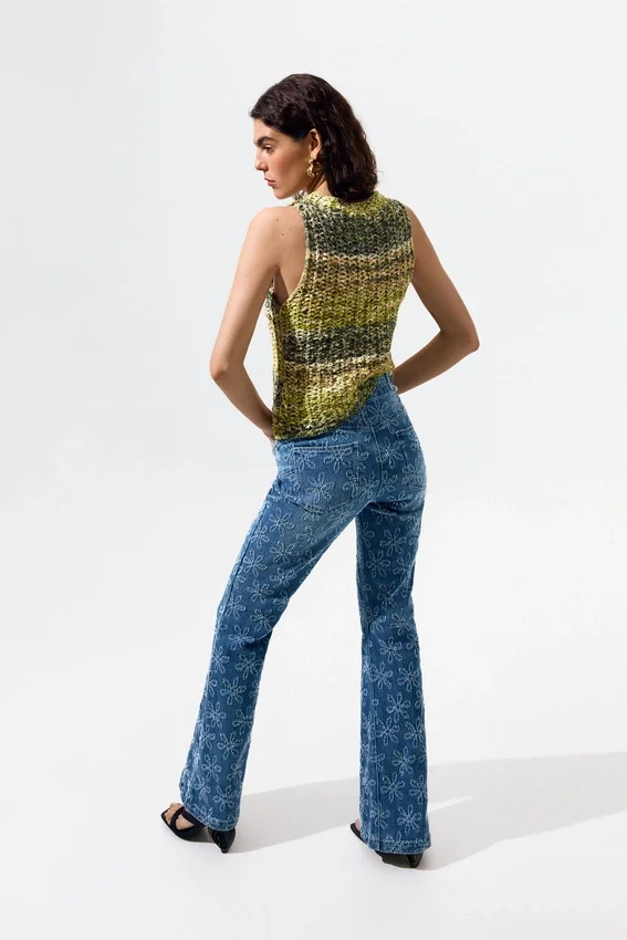 Ausgestellte Jeans-Hose Ausgestellte Jeans-Hose