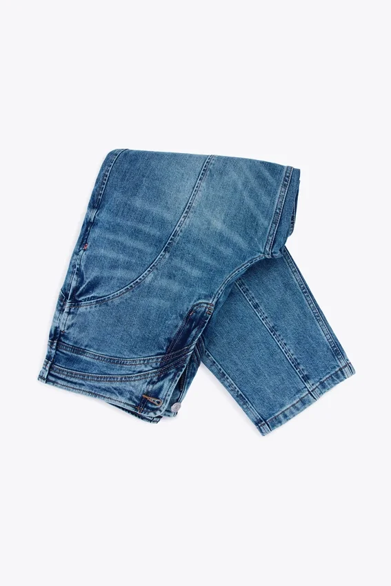 Ballon-Jeans mit Ziernähten Ballon-Jeans mit Ziernähten