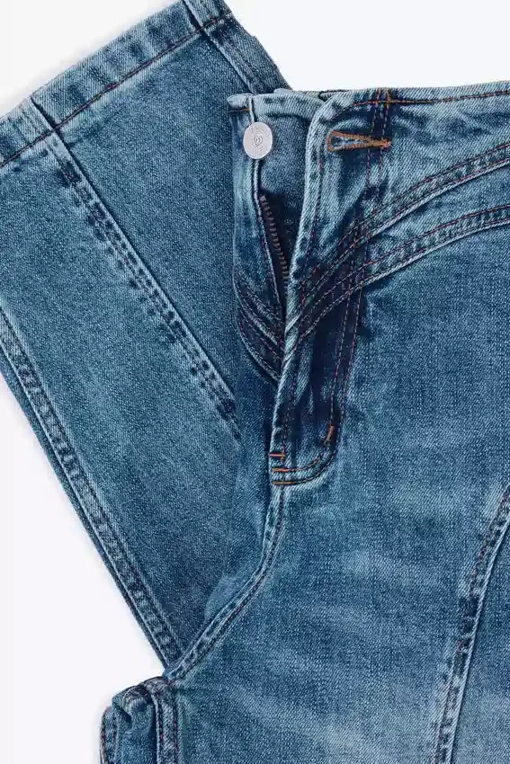 Ballon-Jeans mit Ziernähten Ballon-Jeans mit Ziernähten