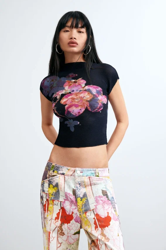 Bedruckte Bluse mit hohem Kragen Bedruckte Bluse mit hohem Kragen