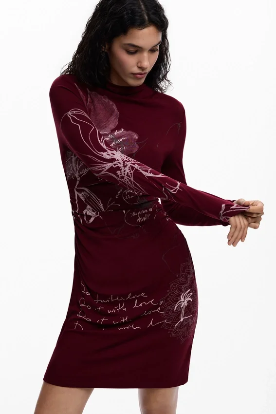 Langärmliges Strickkleid Langärmliges Strickkleid