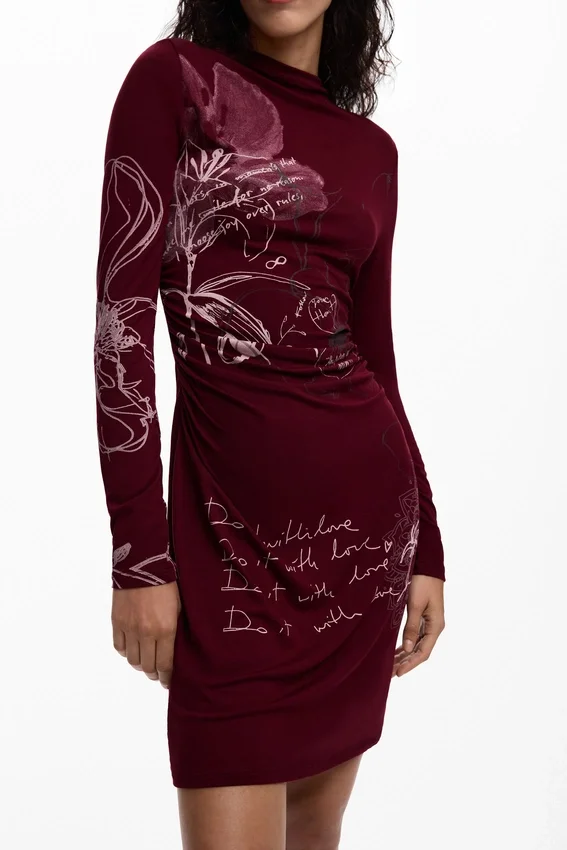 Langärmliges Strickkleid Langärmliges Strickkleid