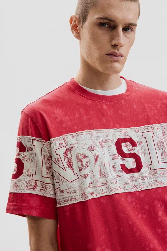 Bedrucktes Strick-T-Shirt Bedrucktes Strick-T-Shirt