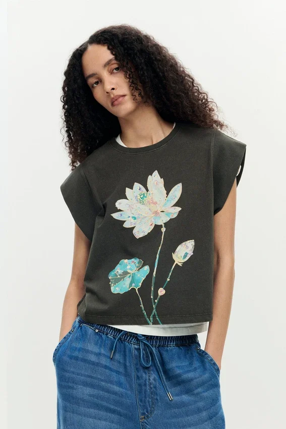 Bedrucktes T-Shirt aus 100 % Baumwolle Bedrucktes T-Shirt aus 100 % Baumwolle