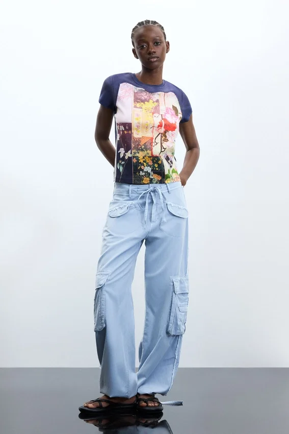 Bedrucktes T-Shirt aus 100 % Baumwolle Bedrucktes T-Shirt aus 100 % Baumwolle