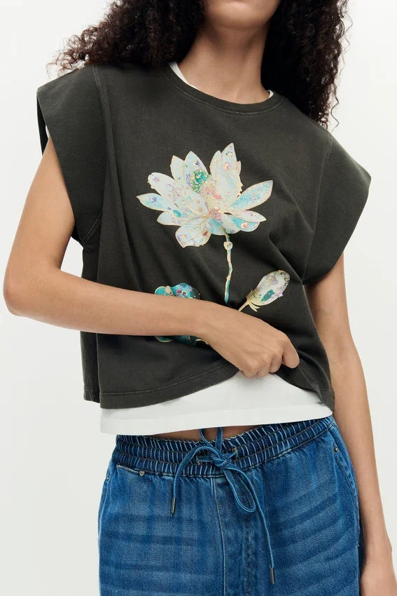Bedrucktes T-Shirt aus 100 % Baumwolle Bedrucktes T-Shirt aus 100 % Baumwolle