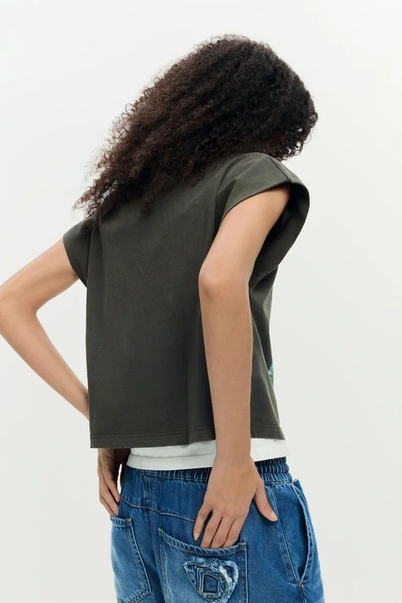 Bedrucktes T-Shirt aus 100 % Baumwolle Bedrucktes T-Shirt aus 100 % Baumwolle