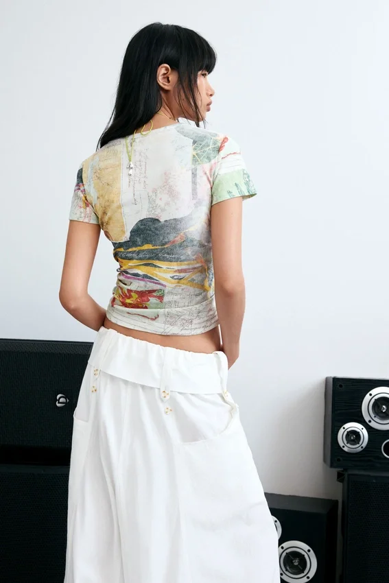 Bedrucktes T-Shirt aus 100 % Baumwolle Bedrucktes T-Shirt aus 100 % Baumwolle