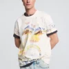 Bedrucktes T-Shirt mit Motiven Bedrucktes T-Shirt mit Motiven