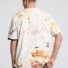 Bedrucktes T-Shirt mit Motiven Bedrucktes T-Shirt mit Motiven