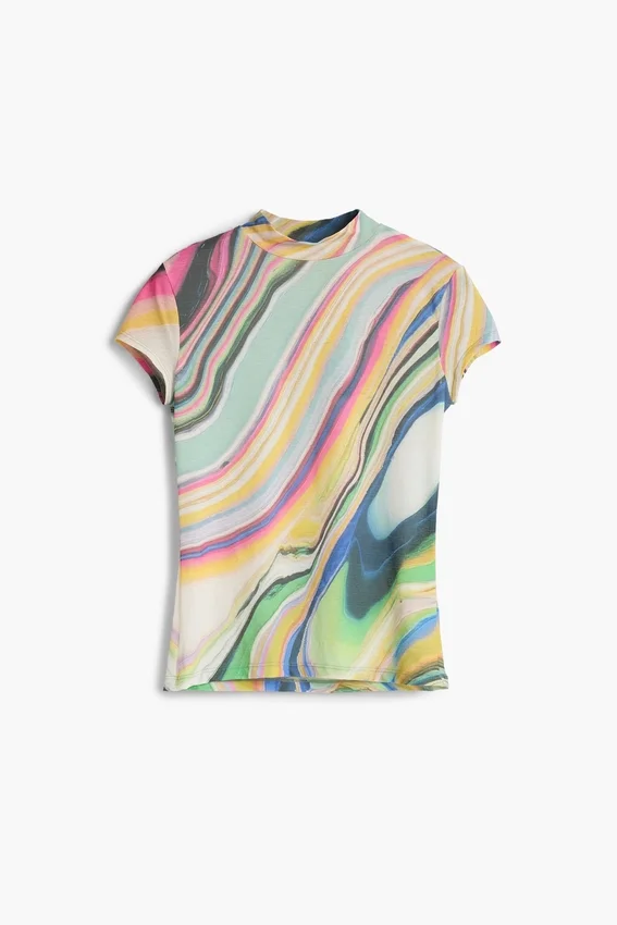 Bedrucktes T-Shirt mit Wellenmuster Bedrucktes T-Shirt mit Wellenmuster