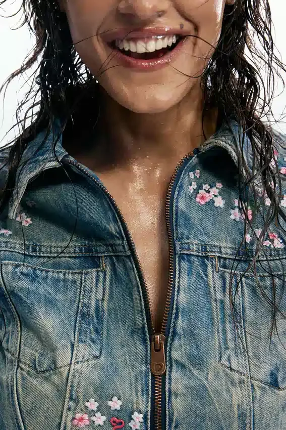 Bestickte Jeansjacke Bestickte Jeansjacke