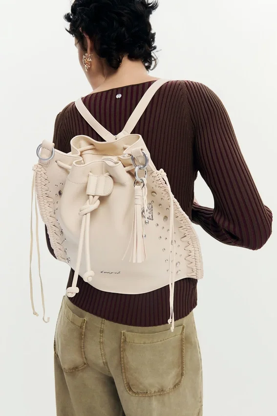 Bestickter Rucksack mit Rüschen Bestickter Rucksack mit Rüschen