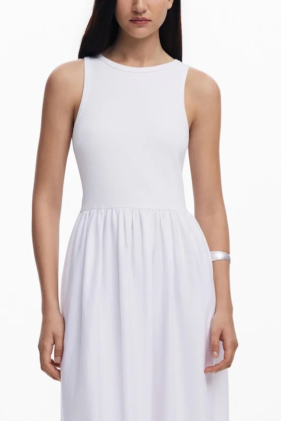 Besticktes langes Kleid Besticktes langes Kleid