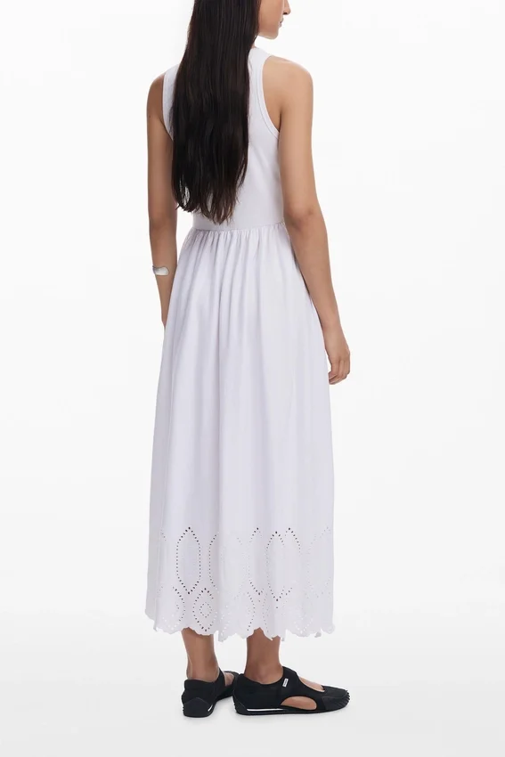 Besticktes langes Kleid Besticktes langes Kleid