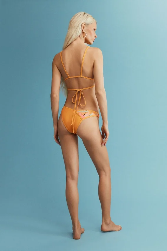 Bikini-Oberteil mit Kreuzung Bikini-Oberteil mit Kreuzung