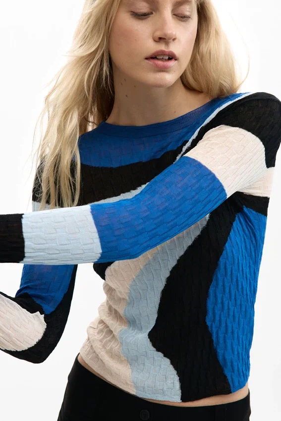 Blauer Strickpullover Blauer Strickpullover