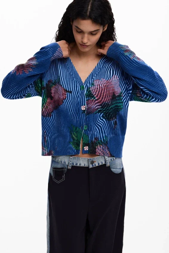 Blumiger Pullover Blumiger Pullover